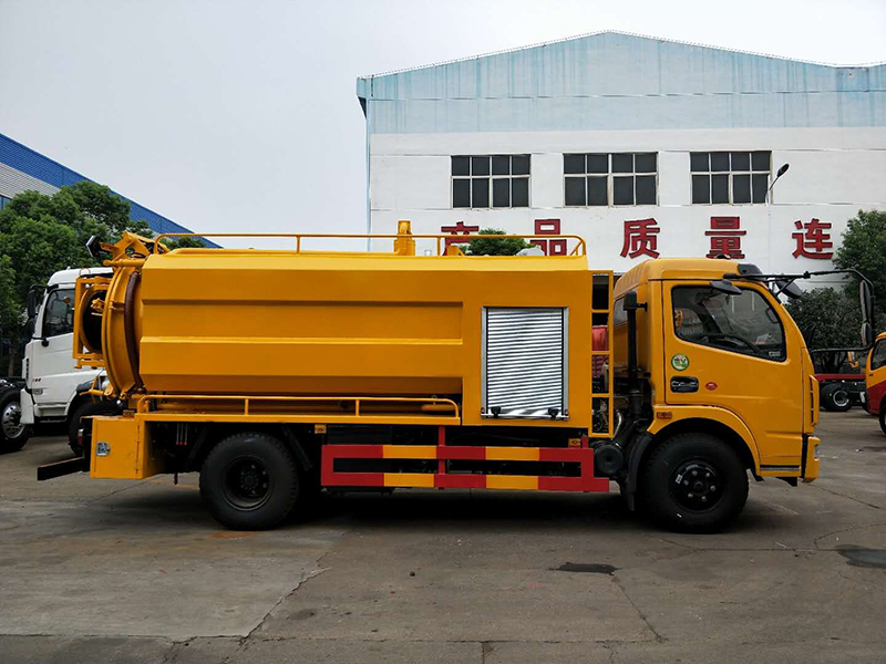 太阳成集团tyc122cc东风多利卡清洗吸污车
